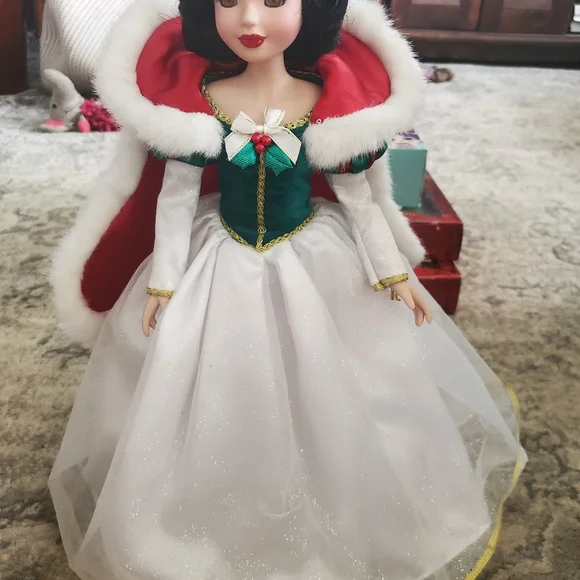 Disney snow white collectable doll - Picture 1 of 10